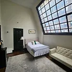 The Yeats Apartment At The Mansfield Midtown
